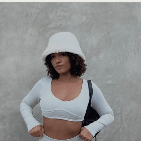 Lazuli label crop top in cream - Picture 10 of 17